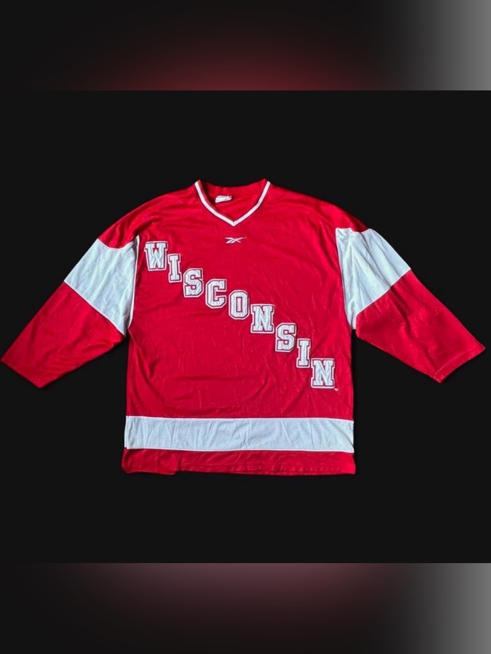 Vintage 90’s Reebok Wisconsin Badgers hockey jersey tag faded looks like a L/XL